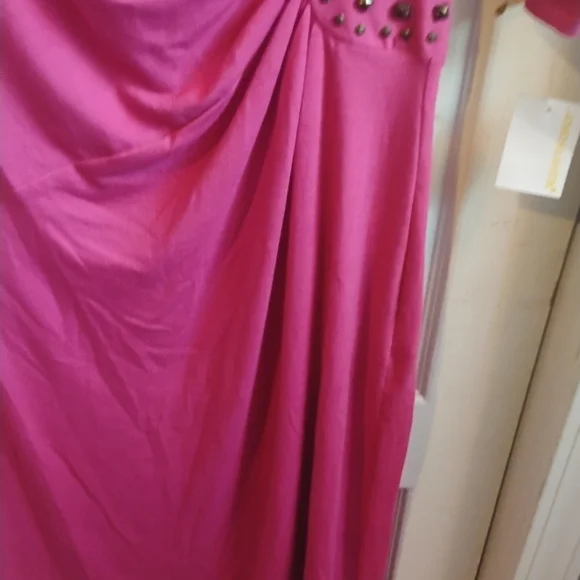 Chic Pink Midi Dress with Embellishments - Picture 4 of 13
